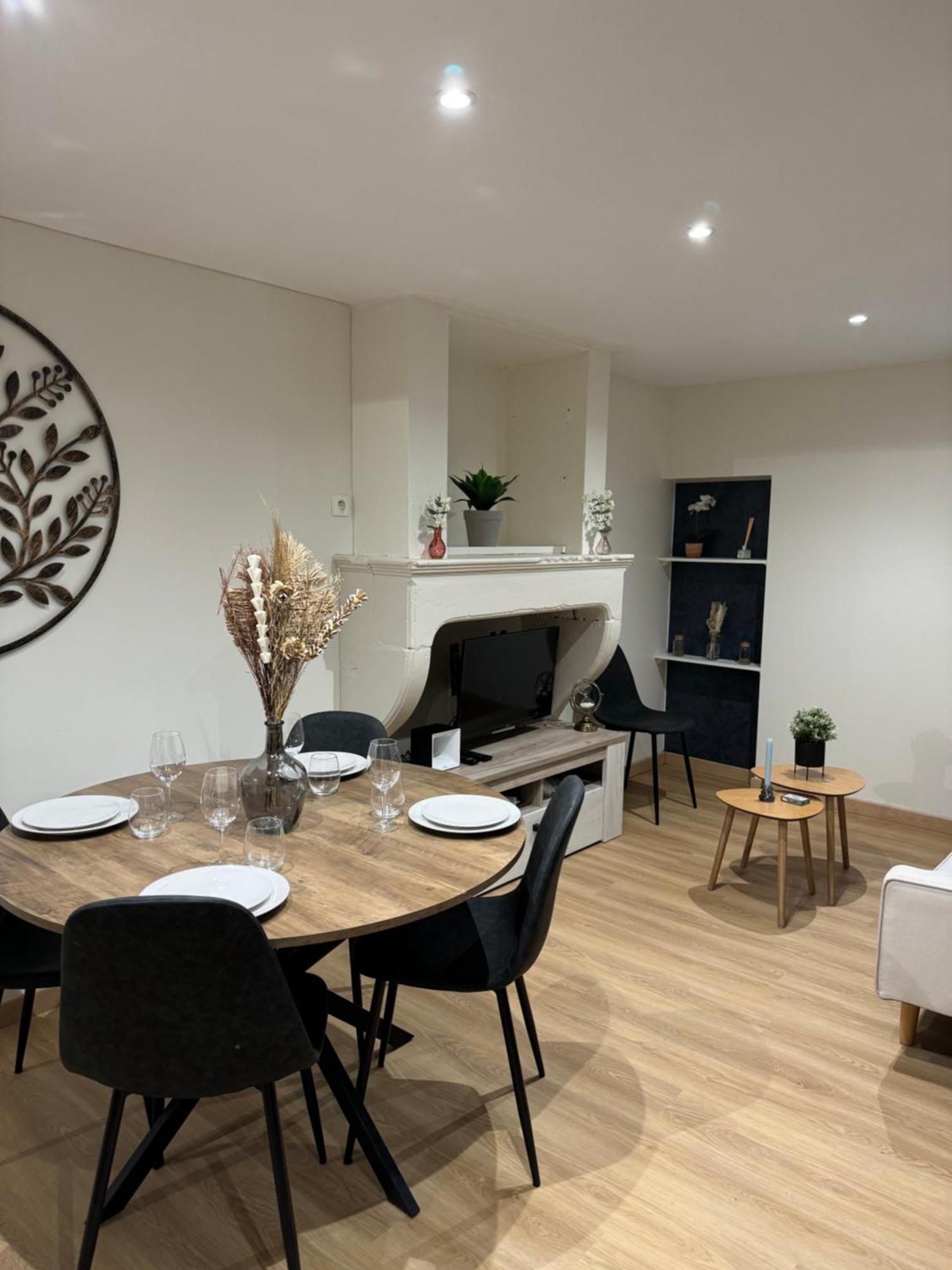 Nancy Blue Stan Apartment ภายนอก รูปภาพ