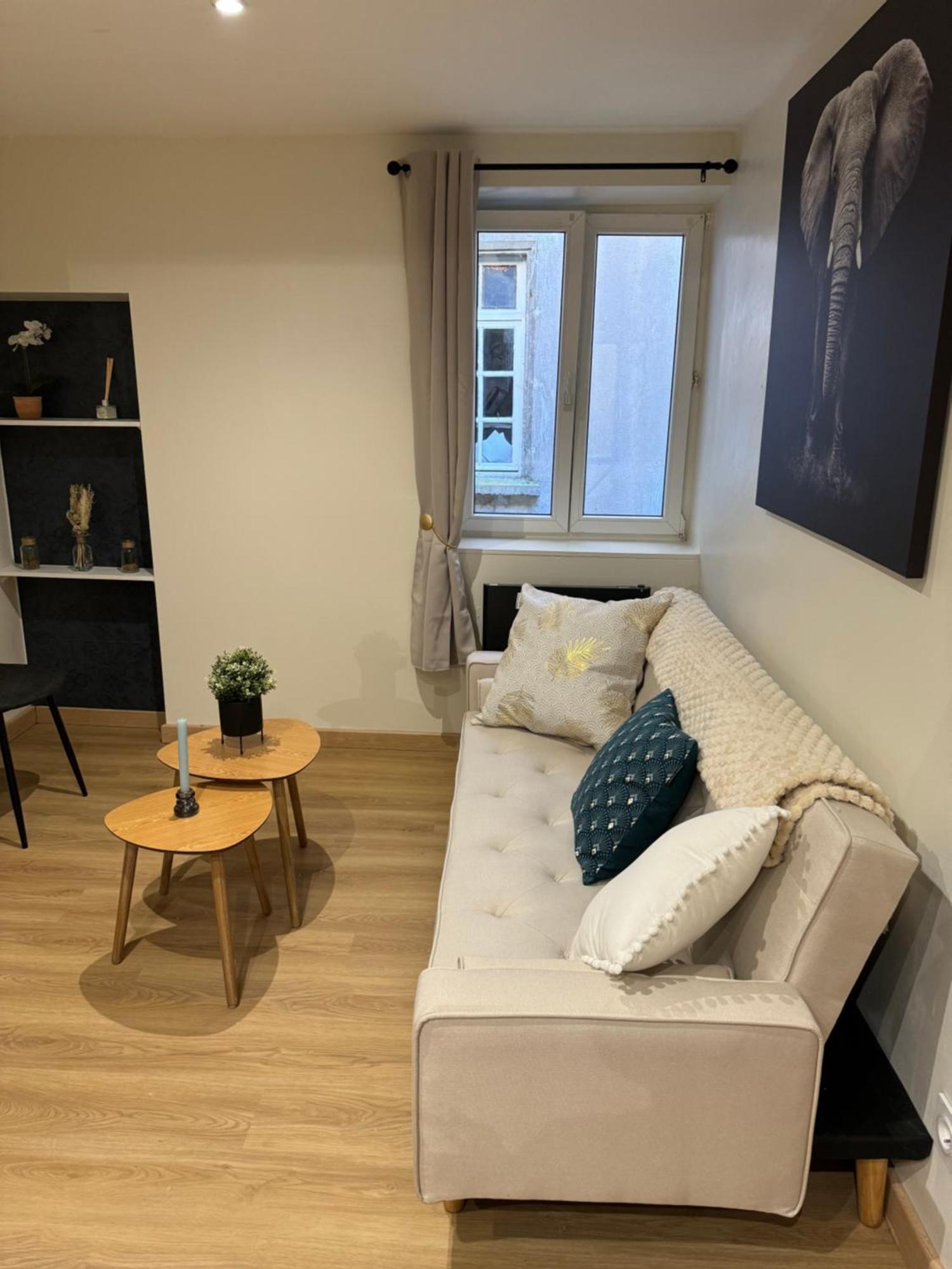 Nancy Blue Stan Apartment ภายนอก รูปภาพ
